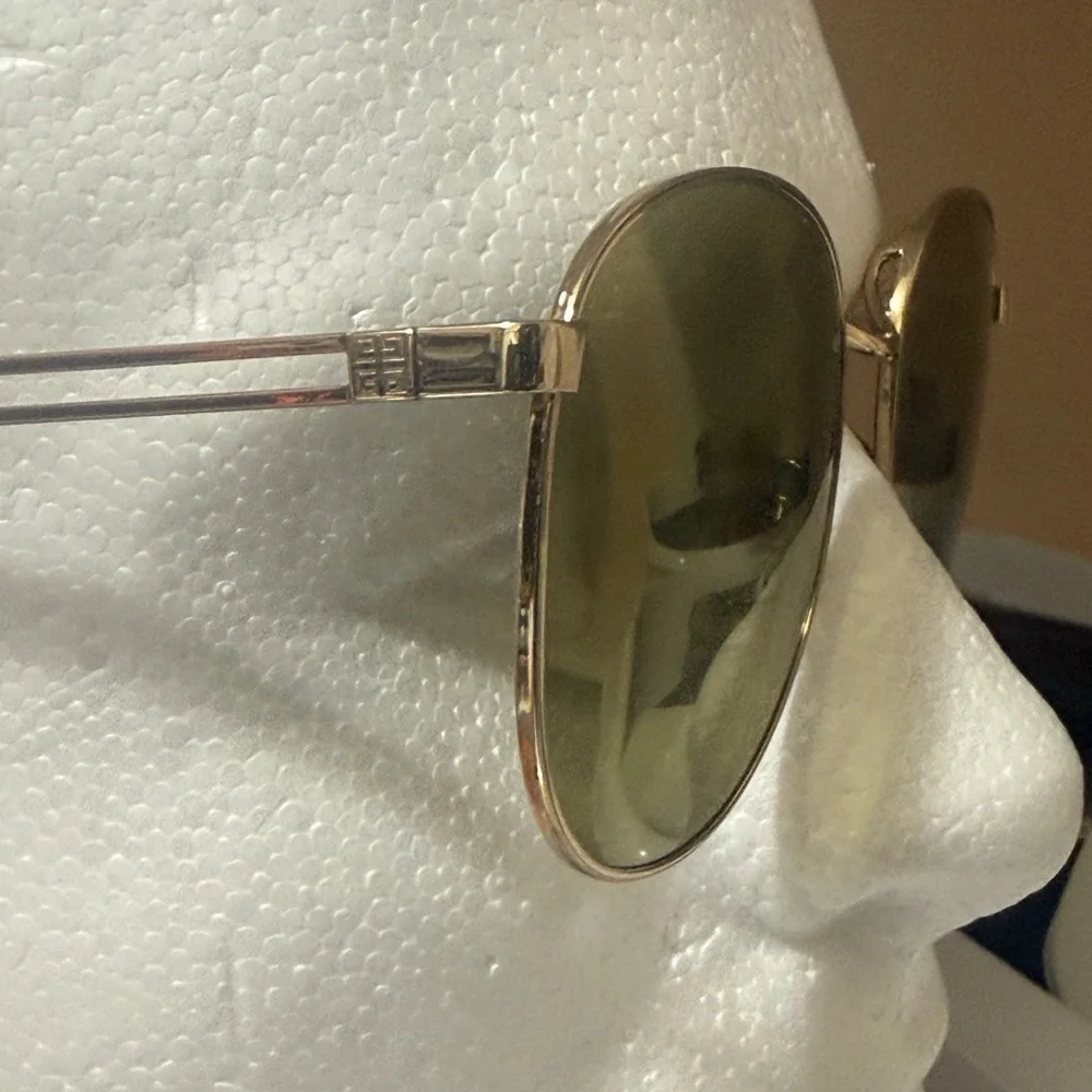 Givenchy Oval Aviator Stylish Aviator Sunglasses with Green Lenses unisex